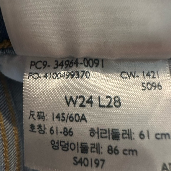 Women’s Premium Wedgie Straight Levi’s. Color - Tango Fray. Size 24. - Picture 5 of 7